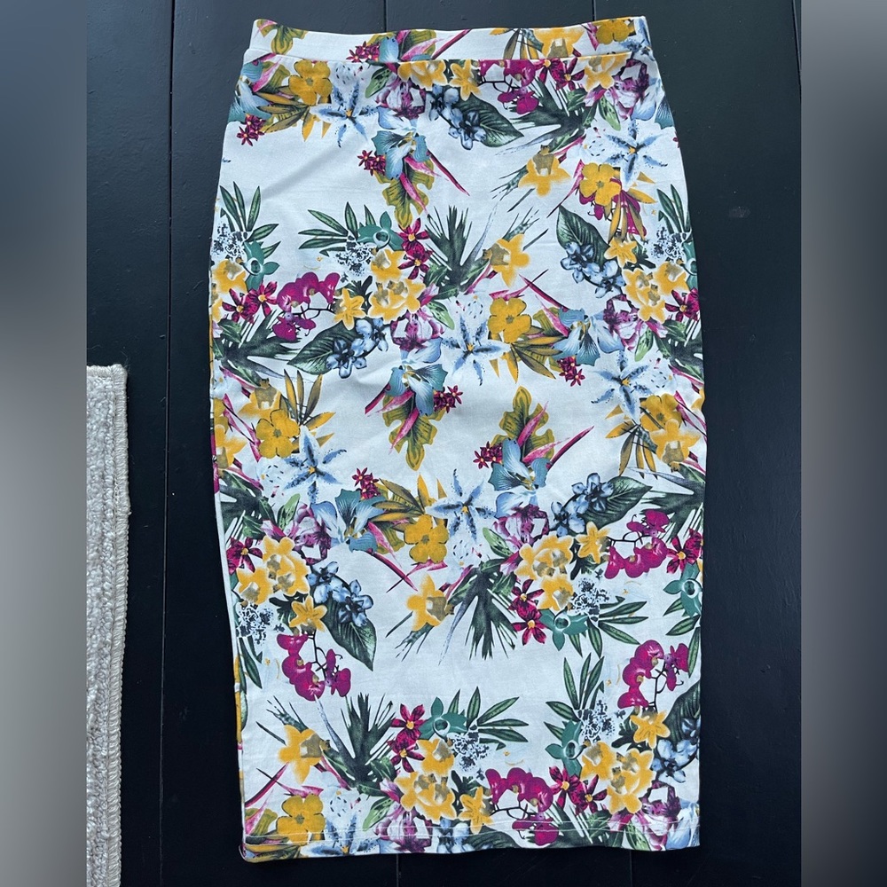 F&F Floral Pencil Skirt 🌸